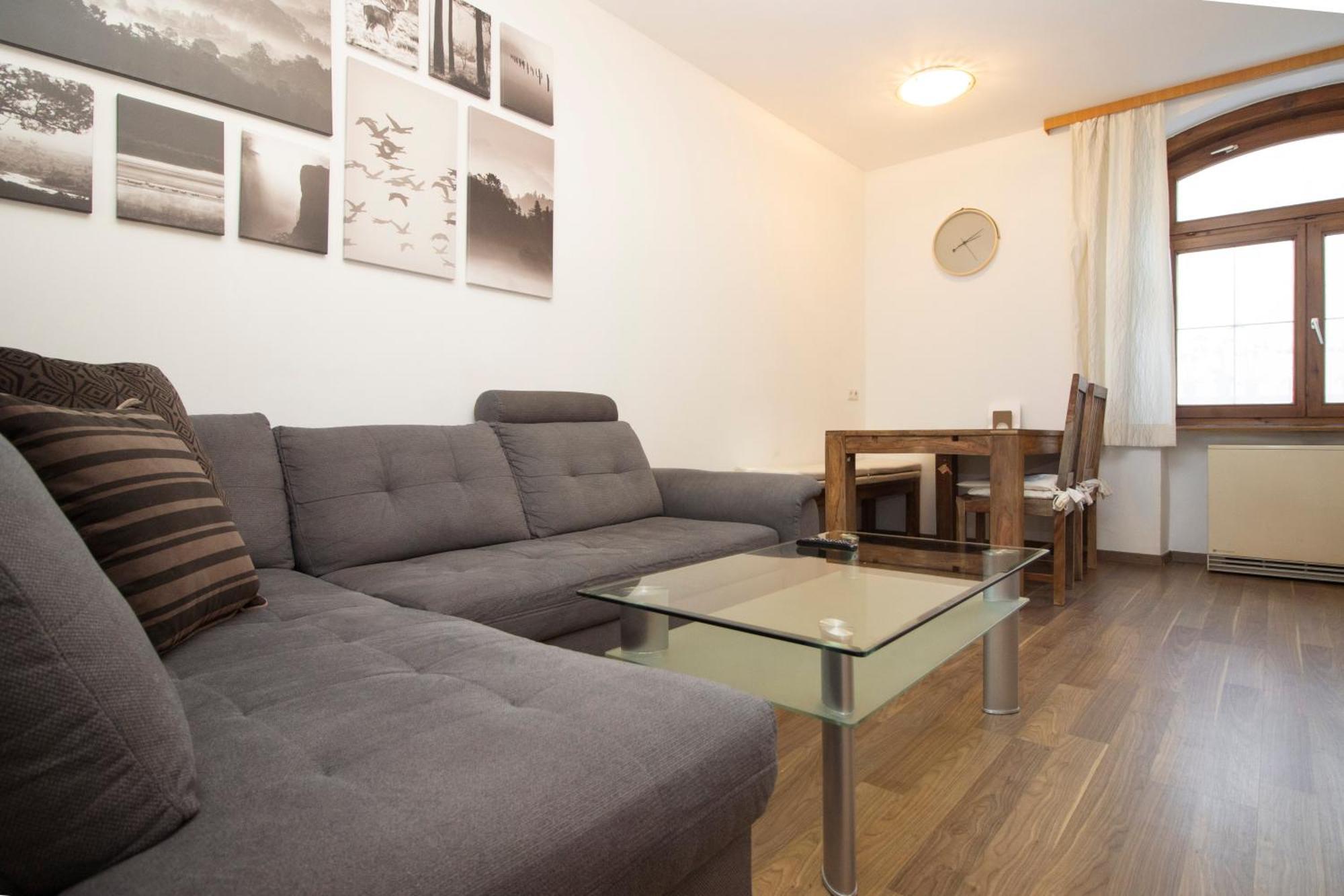 Apartmenthaus Rose พรุตซ์ ภายนอก รูปภาพ